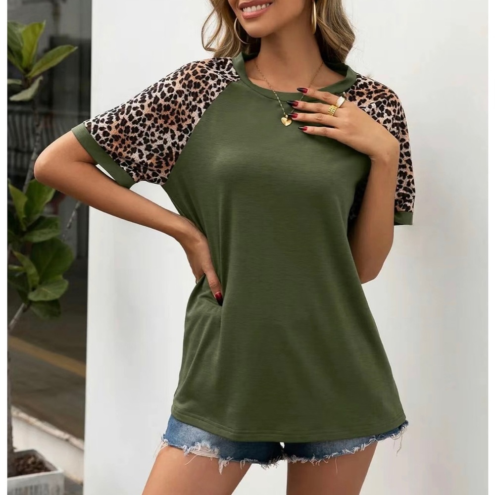 Crew Neck Color Block Cheetah Print Short Sleeve T-Shirt - Picture 3 of 7